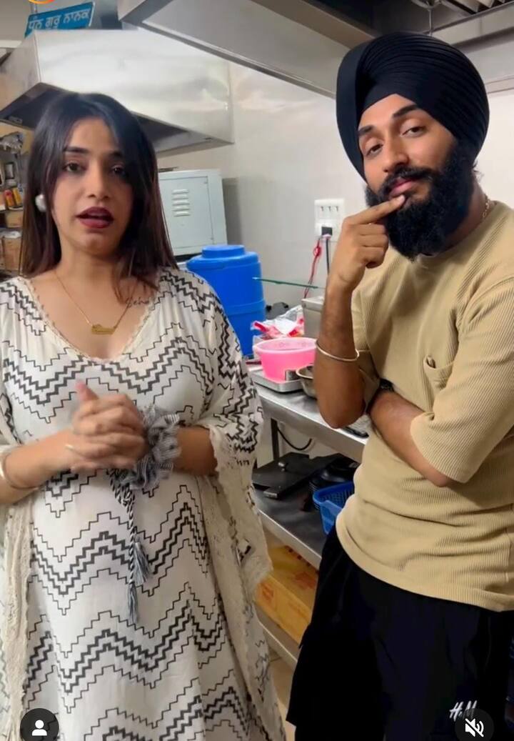 ਕੱੁਲ੍ਹੜ ਪੀਜ਼ਾ ਦੇ ਸਹਿਜ ਅਰੋੜਾ ਦਾ ਇੱਕ ਵੀਡੀਓ ਸੋਸ਼ਲ ਮੀਡੀਆ 'ਤੇ ਸਾਹਮਣੇ ਆਇਆ ਹੈ, ਜਿਸ ਵਿੱਚ ਉਹ ਸਮਾਜਸੇਵੀ ਅਨਮੋਲ ਕਵਾਤਰਾ ਦੇ ਨਾਲ ਨਜ਼ਰ ਆਂ ਰਹੇ ਹਨ। ਇਸ ਪੋਡਕਾਸੇ ਦੌਰਾਨ ਅਨਮੋਲ ਨੇ ਸਹਿਜ ਨੂੰ ਸਵਾਲ ਪੁੱਛਿਆ ਸੀ ਕਿ ਉਨ੍ਹਾਂ ਨੂੰ ਸੋਸ਼ਲ ਮੀਡੀਆ ਤੋਂ ਕਿੰਨੀਂ ਕਮਾਈ ਹੁੰਦੀ ਹੈ..