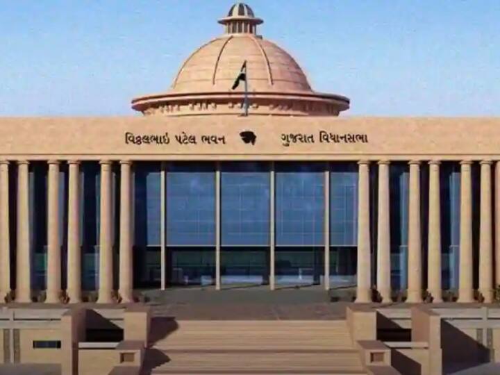 राज्यपाल के पास विशेष ऑब्जरवेशन और सलाहकारी भूमिका होती है, लेकिन वे निर्णय लेने में परंपरागत रूप से सरकारी मंज़ूरी की आवश्यकता होती है.