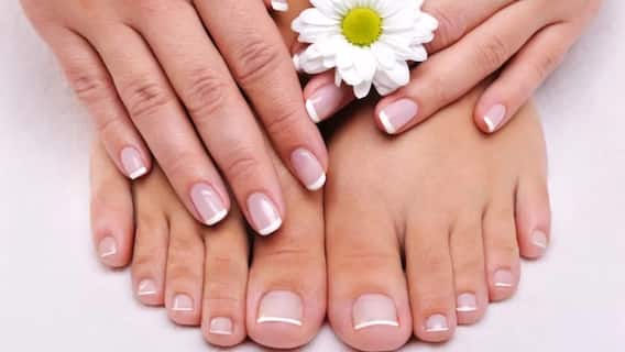 Health Tips : 'या' कारणांमुळे तुमची नखं वारंवार तुटतात; 'अशी' काळजी घ्या Health Tips : 'या' कारणांमुळे तुमची नखं वारंवार तुटतात; 'अशी' काळजी घ्या