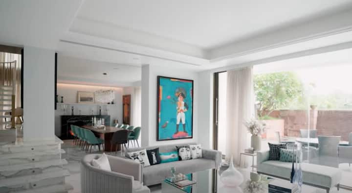 The place boasts an expansive outdoor area perfect for hosting gatherings, while the interior exhibits a pristine white aesthetic. (Image Source: YouTube/Asian Paints)