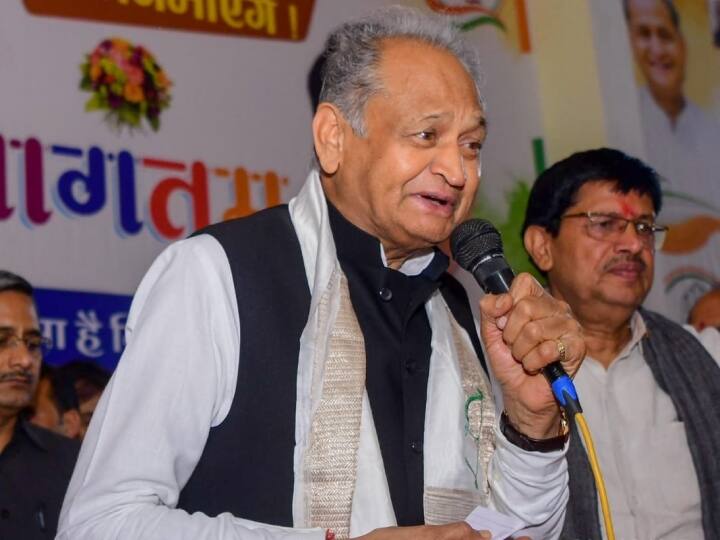 ashok gehlot congratulated karanpur congress candidate Rupinder Singh Koonar says BJP tactics did not worked Karanpur Results: करणपुर कांग्रेस के रुपिंदर कुन्नर को गहलोत ने दी जीत की बधाई, बोले- प्रत्याशी को मंत्री बनाने की रणनीति BJP के काम न आई