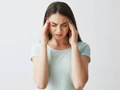 Morning Headache Causes: सिर की दाईं तरफ रहता है दर्द और भारीपन तो संभल जाए, गंभीर बीमारी के संकेत