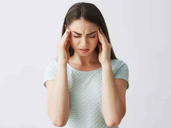 Morning Headache Causes: सिर की दाईं तरफ रहता है दर्द और भारीपन तो संभल जाए, गंभीर बीमारी के संकेत Morning Headache Causes: सिर की दाईं तरफ रहता है दर्द और भारीपन तो संभल जाए, गंभीर बीमारी के संकेत