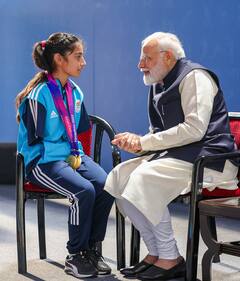 Sheetal Devi: দু'হাতই নেই! তাও স্বপ্ন দেখা থামেনি, ১৬ বছর বয়সেই বিশ্বের এর নম্বর