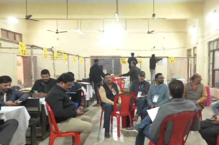 Notably, the MP government has declared the day of counting a ‘dry’ day, during which all wine and liquor shops shall remain closed. (Video Screenshot: ANI)