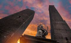 Leaning Tower Garisenda: দান্তের কবিতায় মেলে উল্লেখ, বহু ভাঙা-গড়া, ঐতিহাসিক ওঠাপড়ার সাক্ষী, ভেঙে পড়ার মুখে ইতালির হেলে থাকা এই টাওয়ার