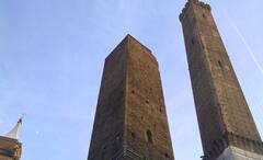 Leaning Tower Garisenda: দান্তের কবিতায় মেলে উল্লেখ, বহু ভাঙা-গড়া, ঐতিহাসিক ওঠাপড়ার সাক্ষী, ভেঙে পড়ার মুখে ইতালির হেলে থাকা এই টাওয়ার