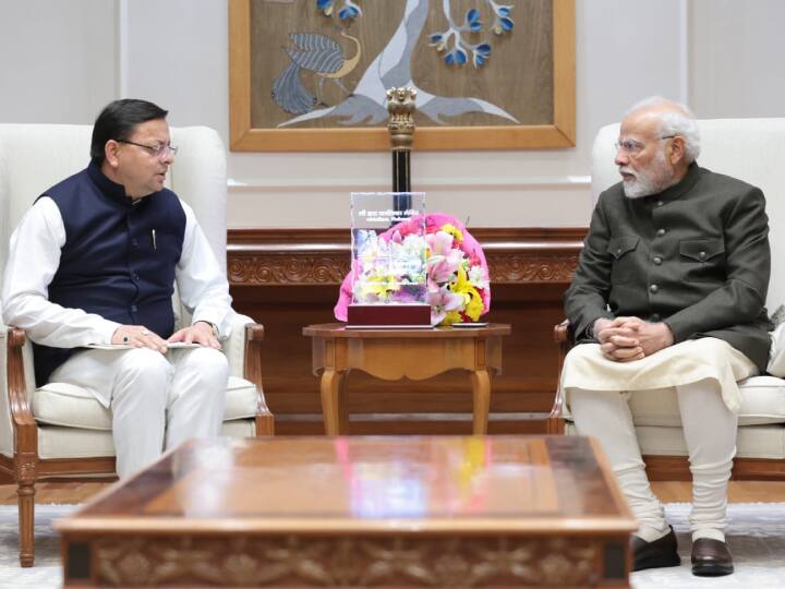 Uttarakhand CM Pushkar Singh Dhami met PM Narendra Modi and invited for Global Investors Summit Uttarakhand News: दिल्ली पहुंचे सीएम धामी ने पीएम मोदी से की मुलाकात, ग्लोबल इन्वेस्टर्स समिट के लिए किया आमंत्रित