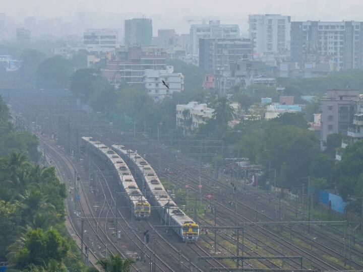 दिल्ली ही नहीं अब मुंबई में भी धुंध का प्रकोप देखने को मिल रहा है, यह तस्वीर इस हकीकत को बयां करती है