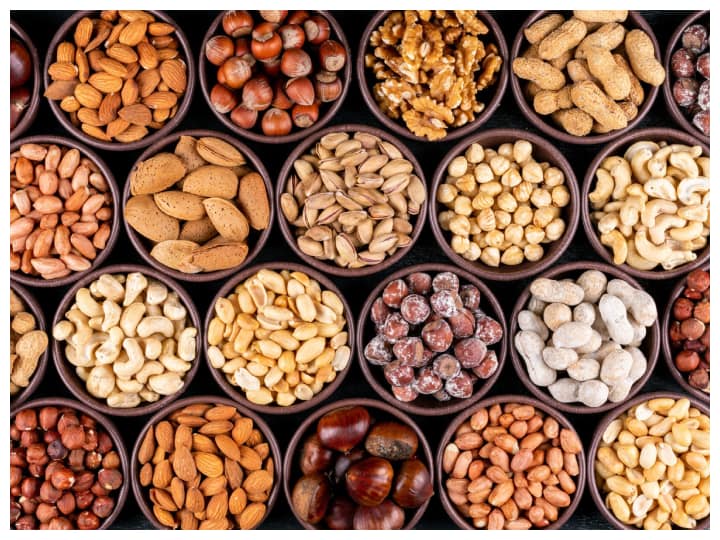 If you eat too much dry fruits for benefits then it can be harmful know how much to eat in a day फायदे के लिए खाते हैं ज्यादा ड्राई फ्रूट्स तो हो सकता नुकसानदायक, जानें एक दिन में कितने मात्रा में खाएं