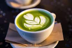 Green Coffee Benefits : फक्त ग्रीन टीच नाही तर ग्रीन कॉफी पिण्याचेही अनेक फायदे; चमकदार त्वचेसह कोलेस्ट्रॉल कमी करण्यास उपयुक्त