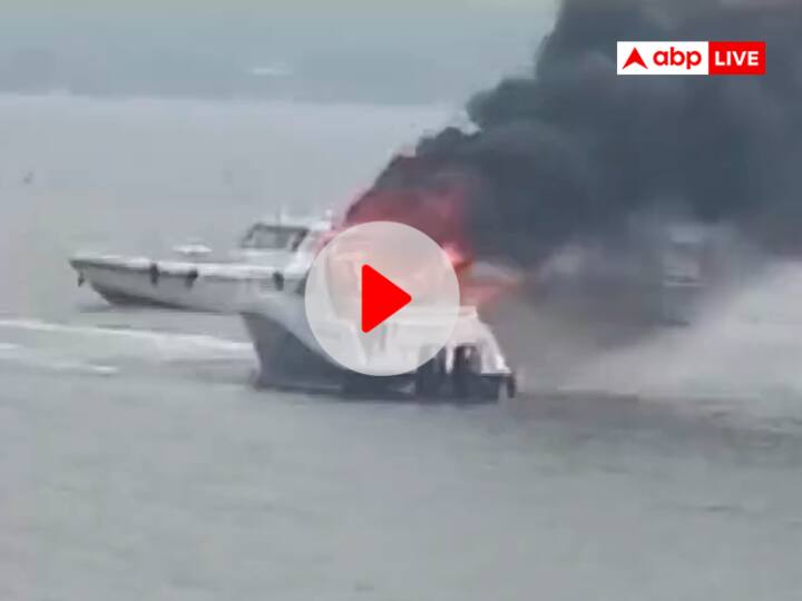 Maharashtra Raigad Mandwa speedboat caught fire Watch Video Speedboat Fire: महाराष्ट्र के रायगढ़ में एक स्पीडबोट में लगी आग, कई फीट ऊपर उठी लपटें, देखें दिल दहला देने वाला वीडियो