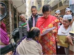 Delhi News: 'मैं भी केजरीवाल' कैंपेन के लिए दिल्ली की सड़कों पर उतरीं आतिशी, घर-घर जाकर पूछे जनता से सवाल