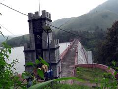 அடை மழையால் நிறைந்து காணும் முல்லை பெரியாறு அணை!