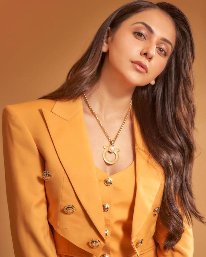 Rakul simply captioned the photos,