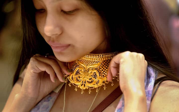 ১৮ ক্যারট ১ গ্রামের দাম ৫০৪১ টাকা।