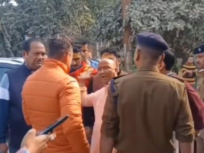 Uttarakhand Viral Video Of BJP MLA Dilip Singh Rawat Tried To Slap  Officials Ann | Watch: अधिकारी को पीटने पहुंच गए BJP विधायक, वीडियो वायरल,  जानें- किस बात से थे नाराज