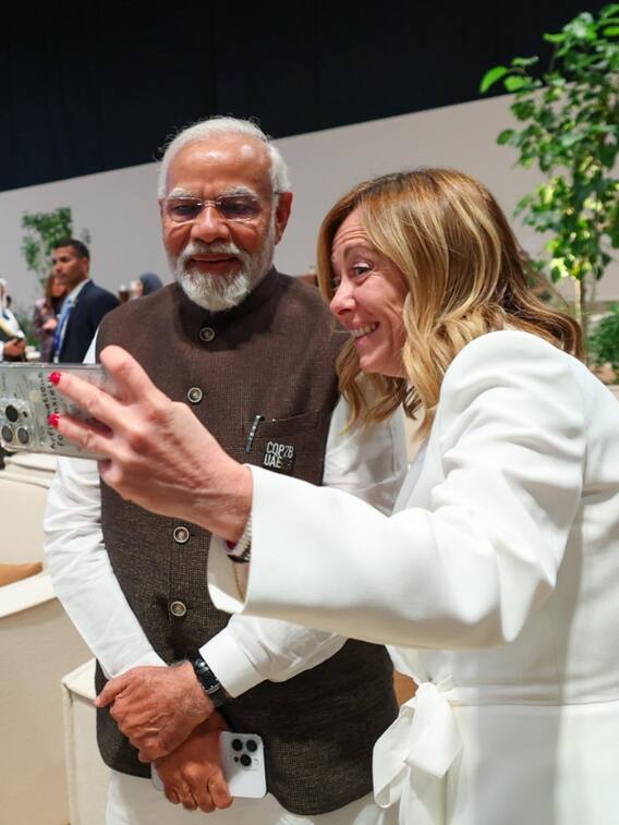 पीएम मोदी चलाते हैं ये फोन, तस्वीर से खुला राज