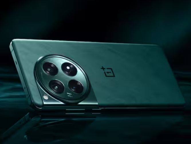 OnePlus ਆਪਣਾ ਨਵਾਂ ਸਮਾਰਟਫੋਨ ਕੁਝ ਯੂਜ਼ਰਸ ਨੂੰ ਮੁਫਤ 'ਚ ਦੇ ਰਿਹਾ ਹੈ। ਇਸਦੇ ਲਈ ਤੁਹਾਨੂੰ OnePlus 12 Subscribe to Win Contest ਵਿੱਚ ਹਿੱਸਾ ਲੈਣਾ ਹੋਵੇਗਾ। ਕਾਰਜ ਨੂੰ ਬਹੁਤ ਹੀ ਸਧਾਰਨ ਹੈ. ਤੁਹਾਨੂੰ ਸਿਰਫ਼ ਮੋਬਾਈਲ ਨੰਬਰ, ਈਮੇਲ ਆਈਡੀ ਰਾਹੀਂ OnePlus 'ਤੇ ਆਪਣਾ ਖਾਤਾ ਖੋਲ੍ਹਣਾ ਹੋਵੇਗਾ। ਸਬਸਕ੍ਰਾਈਬ ਕਰਨ ਤੋਂ ਬਾਅਦ, ਤੁਹਾਨੂੰ ਮੁਕਾਬਲੇ ਵਿੱਚ ਹਿੱਸਾ ਲੈਣਾ ਹੋਵੇਗਾ। ਜੋ ਕਿ ਇੱਕ ਕਵਿਜ਼ ਜਾਂ ਵ੍ਹੀਲ ਗੇਮ ਹੋ ਸਕਦੀ ਹੈ।