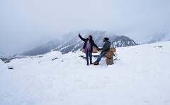 Jammu Kashmir Snowfall : ये हसीं वादियां... जम्मू काश्मीरमध्ये जोरदार बर्फवृष्टी! सर्वत्र बर्फाची चादर, पर्यटकांची गर्दी