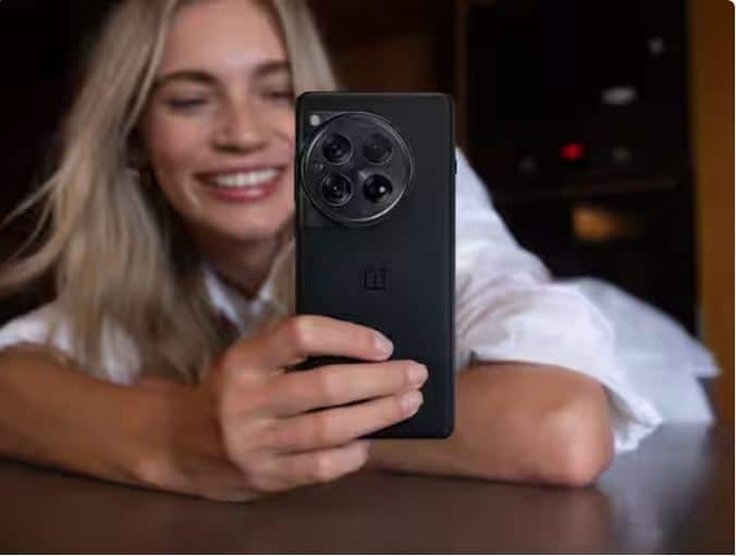 ਤੁਸੀਂ OnePlus ਦੇ ਆਉਣ ਵਾਲੇ ਸਮਾਰਟਫੋਨ ਨੂੰ ਬਿਲਕੁਲ ਮੁਫਤ ਪ੍ਰਾਪਤ ਕਰ ਸਕਦੇ ਹੋ। ਕੰਪਨੀ OnePlus 12 Subscribe to Win Contest ਦਾ ਆਯੋਜਨ ਕਰ ਰਹੀ ਹੈ। ਇਹ ਮੁਕਾਬਲਾ ਬਿਲਕੁਲ ਮੁਫ਼ਤ ਹੈ। ਇਸਦਾ ਮਤਲਬ ਹੈ ਕਿ ਤੁਹਾਨੂੰ ਕੋਈ ਖਰਚਾ ਨਹੀਂ ਦੇਣਾ ਪਵੇਗਾ।