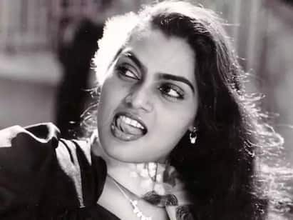Some interesting facts to know about silk smitha on her birthday Silk Smitha: சாவித்திரி போல் சாதிக்க ஆசை.. ஆங்கிலோ இந்தியரிடம் க்ளாஸ்.. சில்க் ஸ்மிதா நினைவலைகள்!