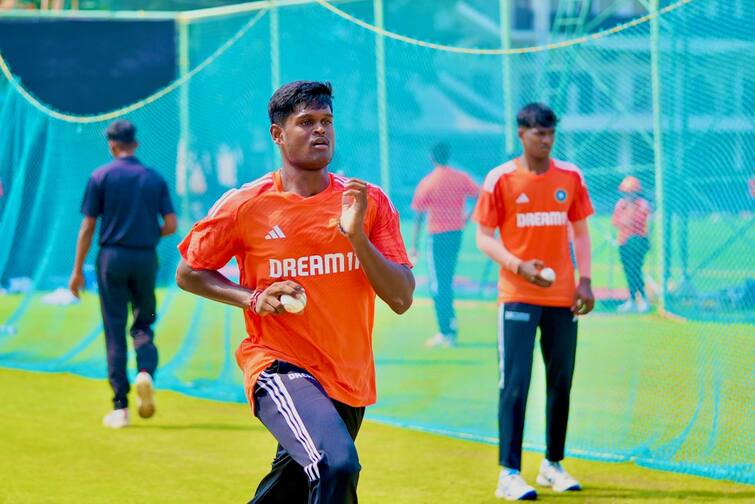 Thane Maharashtra young boy Prem devekar got selected in Indian under 19 Cricket Team his success story abpp  Thane : किराणा दुकान चालकाचा मुलगा करणार देशाचं प्रतिनिधित्व, ठाण्यातील मराठमोळ्या प्रेम देवकरची भारतीय संघात निवड
