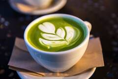Green Coffee Benefits : फक्त ग्रीन टीच नाही तर ग्रीन कॉफी पिण्याचेही अनेक फायदे; चमकदार त्वचेसह कोलेस्ट्रॉल कमी करण्यास उपयुक्त