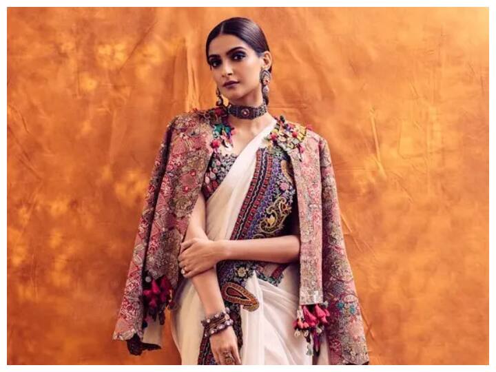 What to wear in a winter wedding in such a way that it is fashionable and also does not catch the cold सर्दियों की शादी में ऐसा क्या पहनें कि फैशन भी हो जाए और ठंड भी ना लगे?