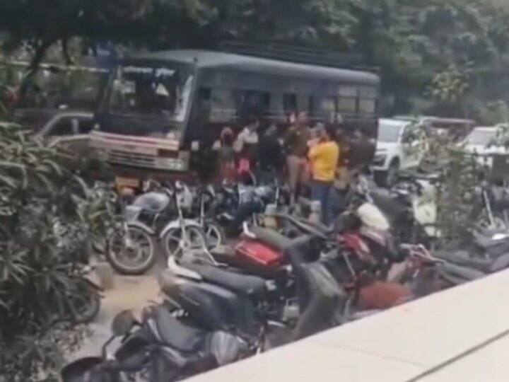गाजियाबाद में बड़ी करवाई, 6 स्पा सेंटर से 65 लड़के-लड़कियों को पुलिस ने पकड़ा