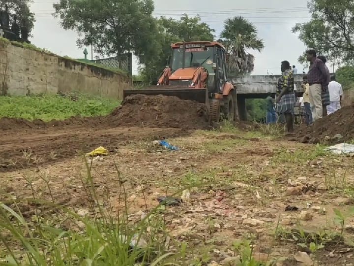 Thoothukudi: சடையனேரி கால்வாய் நீர்வழிப் பாதையை நிதி திரட்டி சீரமைத்த கிராம மக்கள்