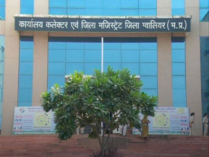 केवल कलेक्टर को ही एक जिले की संपूर्ण प्रशासनिक शक्तियां और अधिकार दिए जाते हैं जो उन्हें शासन करने की अधिक संपूर्ण स्वतंत्रता देते हैं.