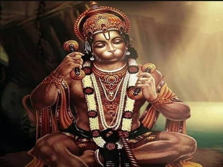 મંગળવાર- મંગળવારના દિવસે ભગવાન હનુમાન અને મંગલ દેવની પૂજા કરવી શ્રેષ્ઠ માનવામાં આવે છે. આ યુગમાં બજરંગબલીને ભગવાનને શીઘ્ર પ્રસન્ન થતાં જાગૃત દેવ મનાય છે. મંગળવારના દિવસે હનુમાનજીને ચોલા અર્પણ કરવાથી નકારાત્મકતા દૂર થઈ જાય છે. મંગળવારે ઉપવાસ કરવાથી શત્રુઓ અને દુષ્ટ અવરોધોથી મુક્તિ મળે છે. મંગળની પણ શાંતિ છે. માંગલિક દોષમાંથી રાહત મળે છે અને લગ્નની સંભાવનાઓ બને છે.
