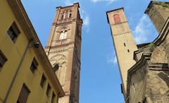 Leaning Tower Garisenda: দান্তের কবিতায় মেলে উল্লেখ, বহু ভাঙা-গড়া, ঐতিহাসিক ওঠাপড়ার সাক্ষী, ভেঙে পড়ার মুখে ইতালির হেলে থাকা এই টাওয়ার