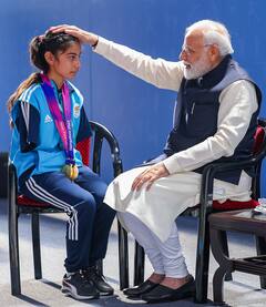 Sheetal Devi: দু'হাতই নেই! তাও স্বপ্ন দেখা থামেনি, ১৬ বছর বয়সেই বিশ্বের এর নম্বর