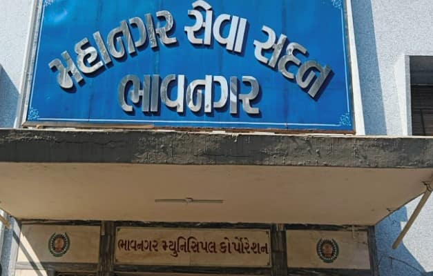 Bhavnagar Municipal Corporation imposed a fine of Rs 1000 on the mayor Bhavnagar: ભાવનગર મહાનગરપાલિકાએ ખુદ મેયરની દુકાનને ફટકાર્યો દંડ , જાણો કારણ