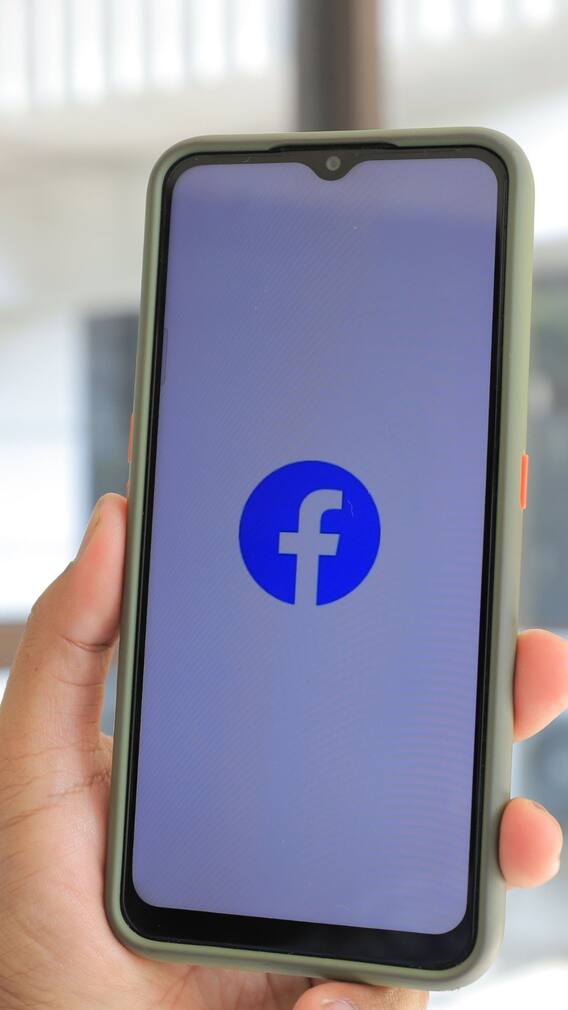 ডিলিট হওয়া ফেসবুক অ্যাকাউন্ট ফিরে পাবেন কীভাবে?