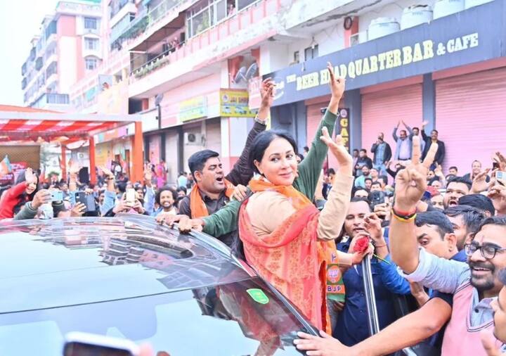 જયપુરની રાજકુમારી દીયા કુમારીએ રાજસ્થાનમાં જીતનો શ્રેય પીએમ મોદી, અમિત શાહ, જેપી નડ્ડા, રાજ્યના નેતાઓ અને પાર્ટી કાર્યકર્તાઓને આપ્યો છે.