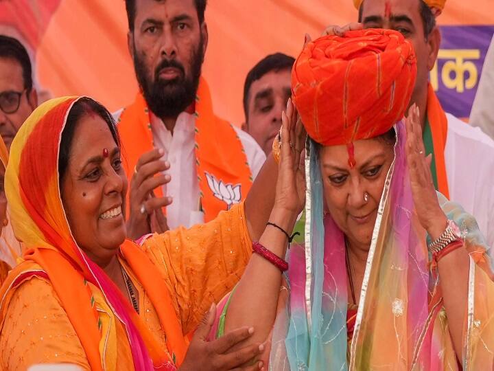 Rajasthan Election Result 2023: રાજસ્થાન વિધાનસભા ચૂંટણીના પરિણામ આજે જાહેર થઈ રહ્યા છે. 200માંથી 199 સીટ પર યોજાયેલી ચૂંટણીમાં રાજ્યમાં ફરી સત્તા પરિવર્તન થઈ રહ્યું છે. ભાજપને સ્પષ્ટ બહુમતિ મળી છે.