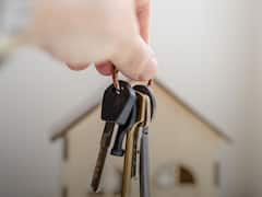 नया घर या फ्लैट खरीदने वालों के लिए बज रही है खतरे की घंटी, नहीं भरा ये टैक्स तो जब्त हो जाएगी संपत्ति