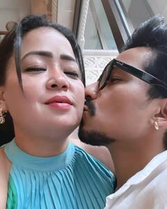Bharti Singh 6th Wedding Anniversary: वेडिंग एनिवर्सरी पर पति हर्ष संग कोजी हुई कॉमेडी क्वीन भारती सिंह, किस करते हुए शेयर की तस्वीरें