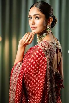 Mrunal Thakur: ਸਾੜੀ 'ਚ ਬੇਹੱਦ ਖੂਬਸੂਰਤ ਦਿਖੀ ਮ੍ਰਿਣਾਲ ਠਾਕੁਰ, ਖੂਬਸੂਰਤੀ ਦੇਖ ਦੀਵਾਨੇ ਹੋਏ ਪ੍ਰਸ਼ੰਸਕ