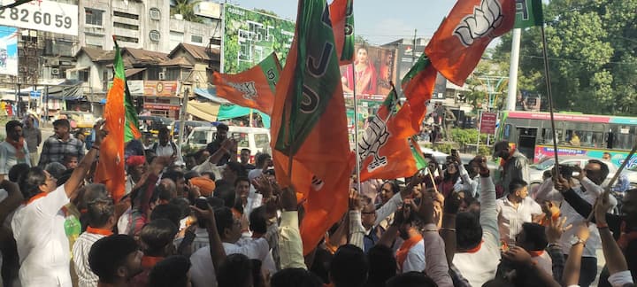 यावेळी घाटे यांच्यासह पुणे भाजप प्रभारी माधवजी भांडारी, प्रदेश सरचिटणीस मुरलीधर मोहोळ, प्रदेश उपाध्यक्ष राजेश पांडे, प्रदेश सचिव वर्षा डहाळे,युवा मोर्चा प्रदेश सरचिटणीस सुशील मेंगडे उपस्थित होते.