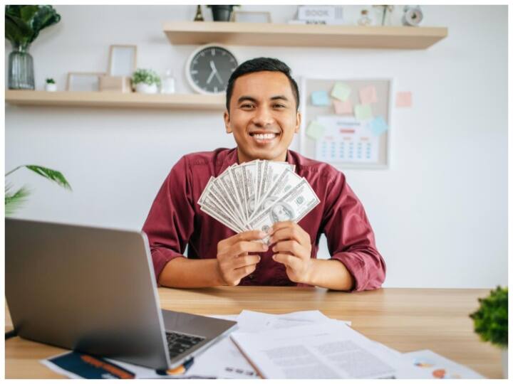 सेलेक्शन लिखित परीक्षा और इंटरव्यू से होगा. सेलेक्ट होने पर सैलरी 53100 रुपये से लेकर 167800 रुपये तक है.