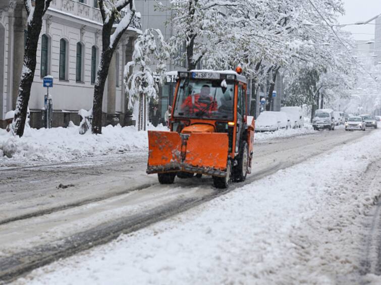 Munich Europe Snowstrom Flights Grounded Train Schedule Affected Zurich Switzerland Austria Munich Comes To Standstill As Snowstorm Grounds Flights, Affects Train Schedule: Report