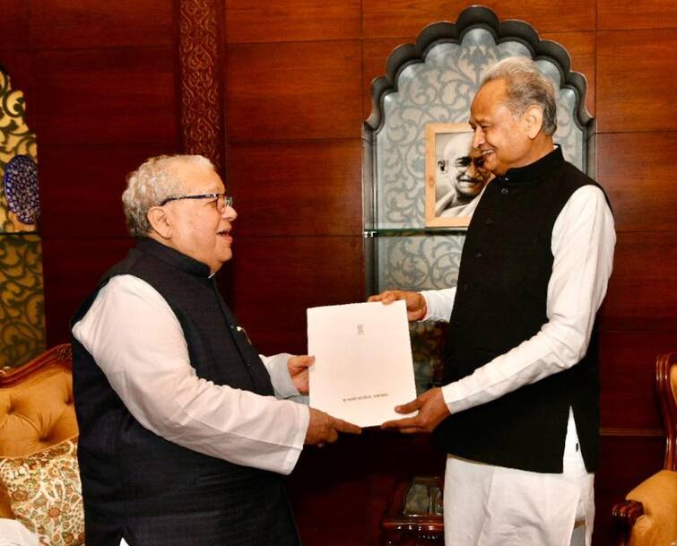 Rajasthan CM Ashok Gehlot tenders his resignation to Governor  ABPP Rajasthan Election Result 2023: રાજસ્થાનના મુખ્યમંત્રી અશોક ગહેલોતે રાજ્યપાલને સોંપ્યું રાજીનામુ