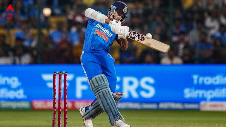 IND vs AUS 5th T20 India give target 161 runs against Australia Innings highlights M Chinnaswamy stadium IND Vs AUS, Innings Highlights: শুরুর ধাক্কা কাটিয়ে হাফসেঞ্চুরি শ্রেয়সের, অস্ট্রেলিয়ার বিরুদ্ধে ভারত তুলল ১৬০/৮