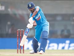 तूफानी शुरूआत के बाद लड़खड़ाई भारतीय पारी, श्रेयस अय्यर के अर्धशतक की बदौलत ऑस्ट्रेलिया को दिया 161 का लक्ष्य