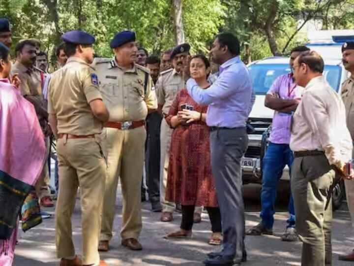 एमपी चीफ इलेक्टोरल ऑफिसर अनुपम राजन ने बताया कि मतगणना को लेकर सारी तैयारियां पूरी कर ली गई हैं, वोटों की गिनती सुबह 8 बजे से शुरू हो जाएगी.