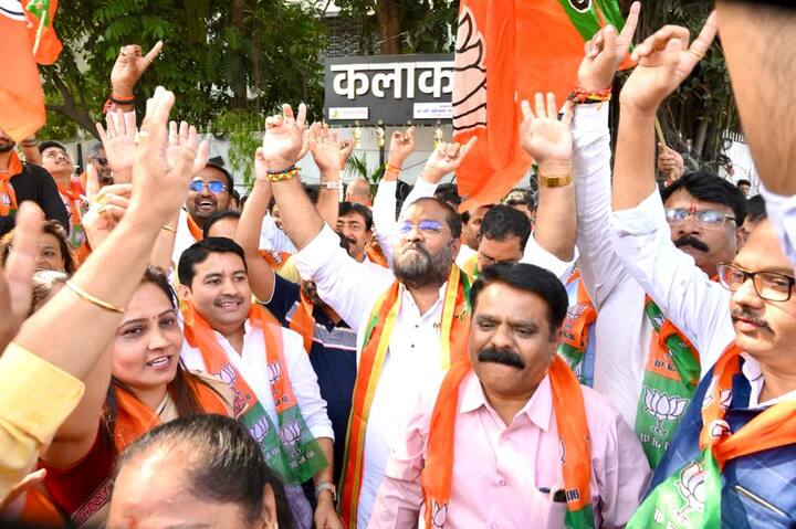 भारतीय जनता पार्टीने मध्यप्रदेश , राजस्थान, तसेच छत्तीसगड मध्ये विधानसभा निवडणुकीत घवघवीत यश मिळवल्या नंतर भारतीय जनता पार्टी पुणे शहराच्यावतीने शहराध्यक्ष धीरज घाटे यांच्या नेतृत्वाखाली आनंदोत्सव साजरा केला.